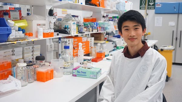 WIMR student receives prestigious scholarship to study overseas